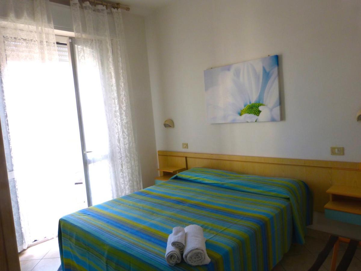 Hotel D'Annunzio Cattolica Exteriör bild