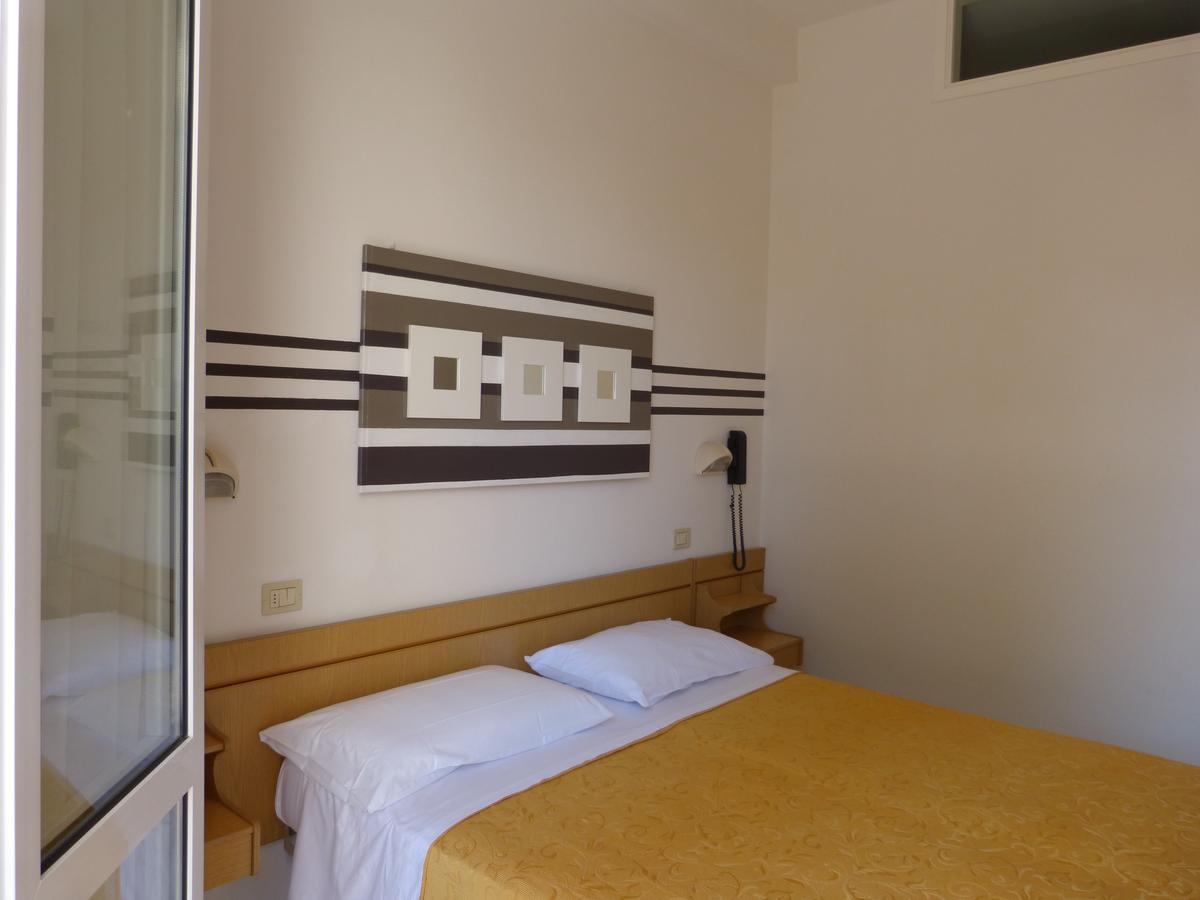 Hotel D'Annunzio Cattolica Exteriör bild